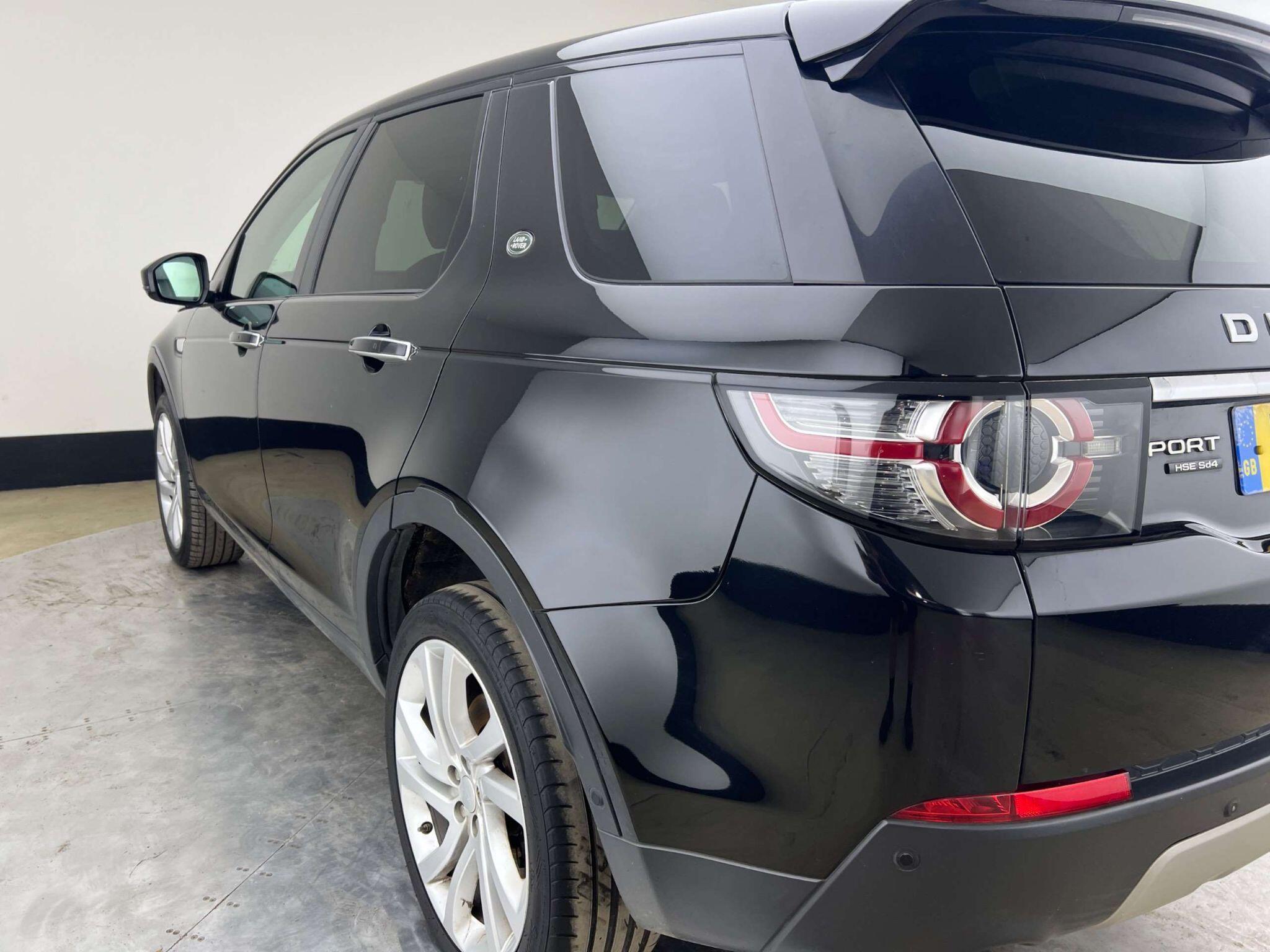 Land Rover Discovery Sport view 10
