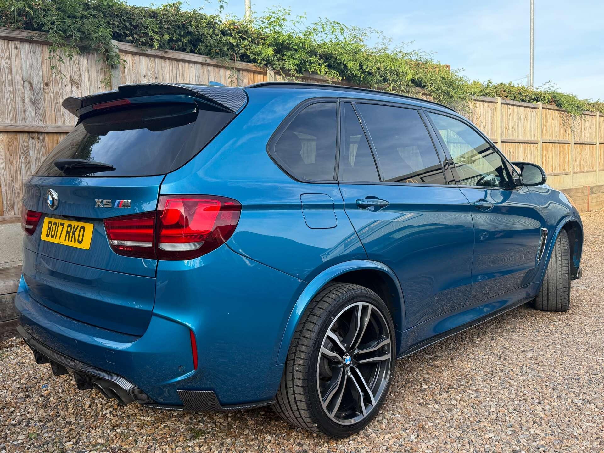 BMW X5 M view 11