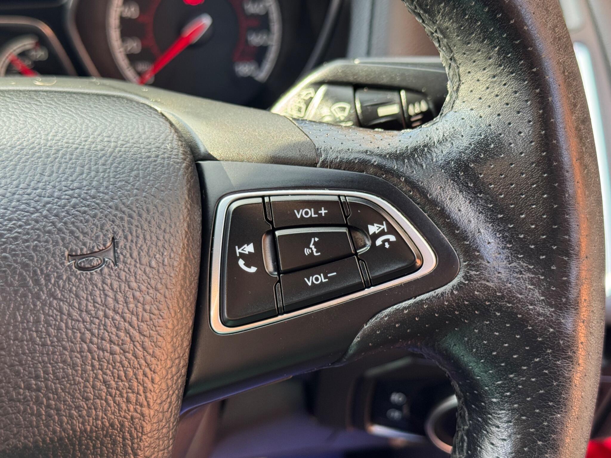 Ford Focus view 17