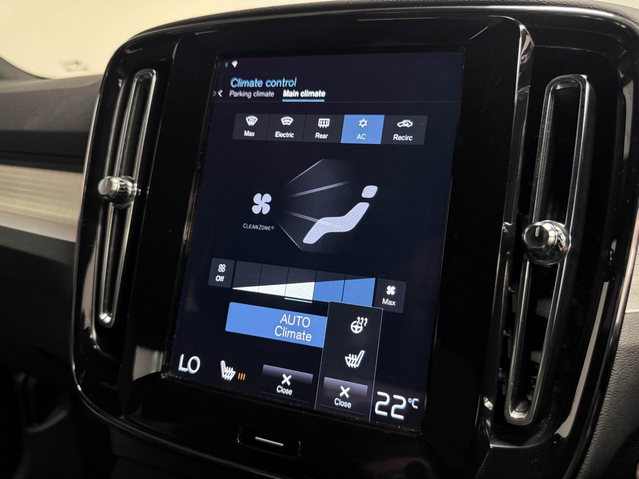 Volvo XC40 view 45