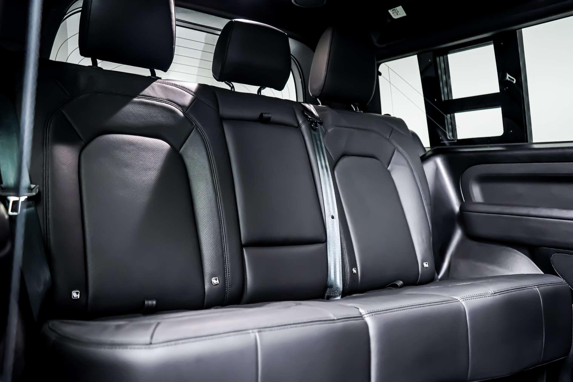 Land Rover Defender 90 view 6