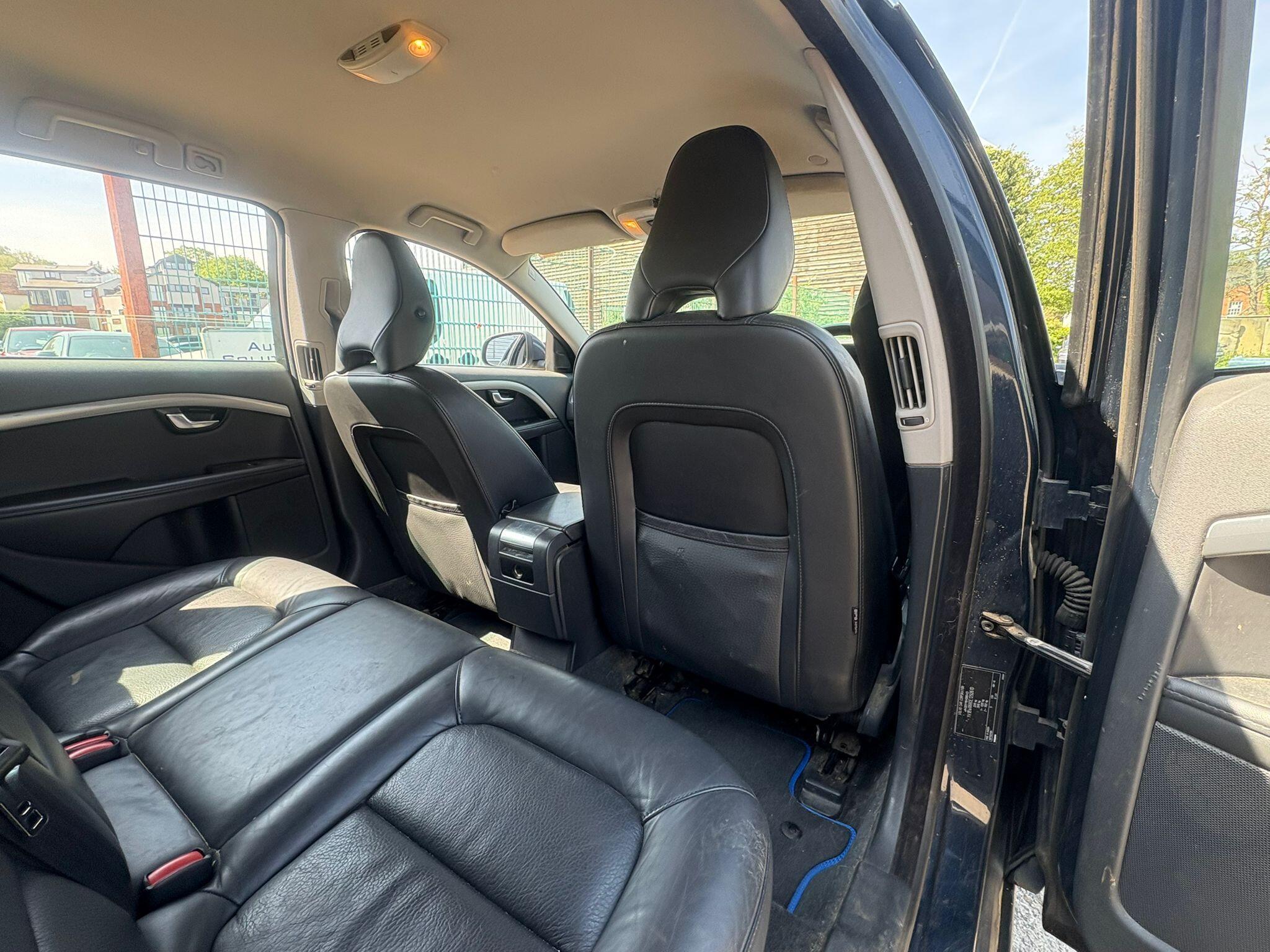 Volvo V70 view 14