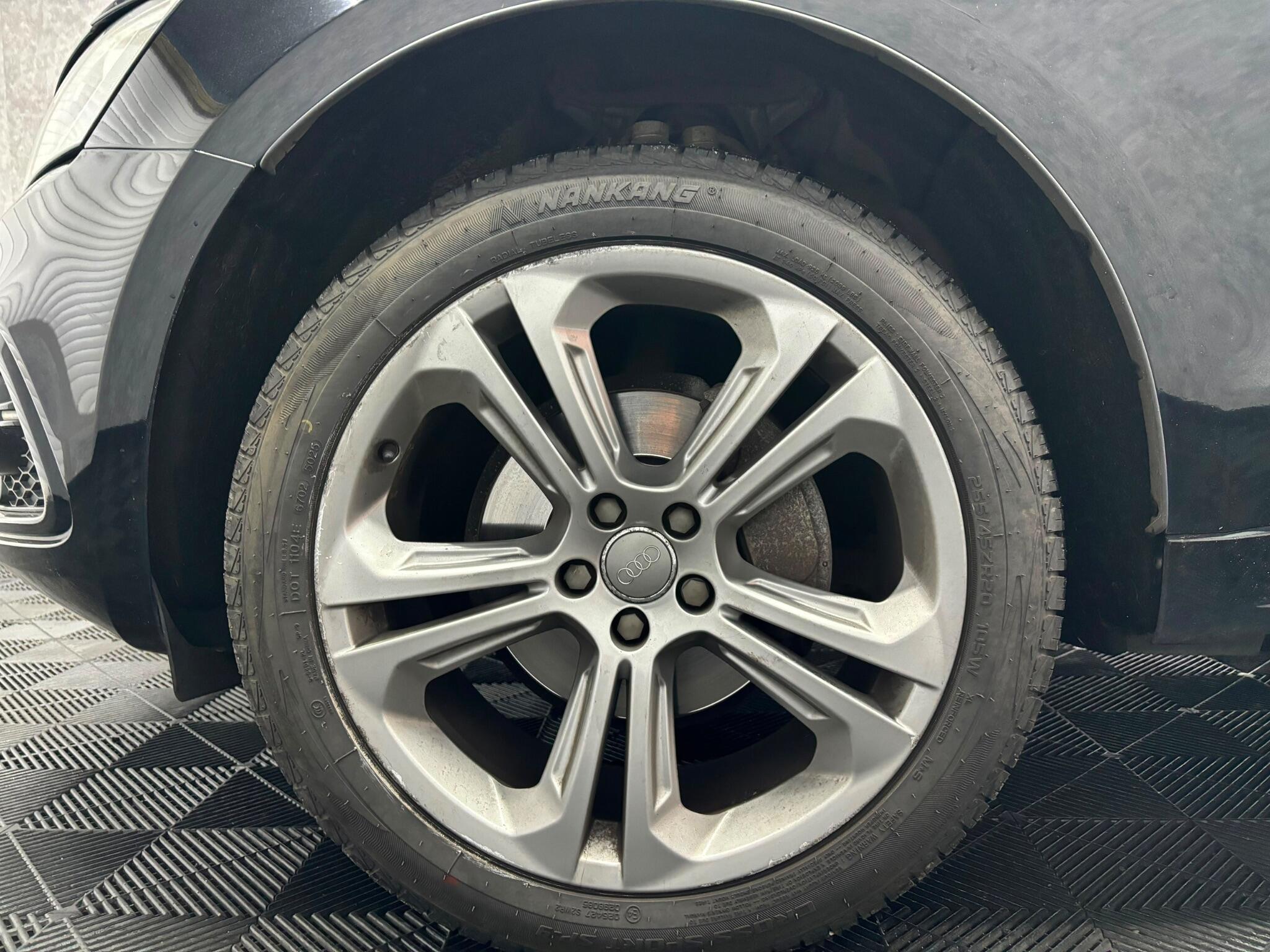 Audi Q5 view 29