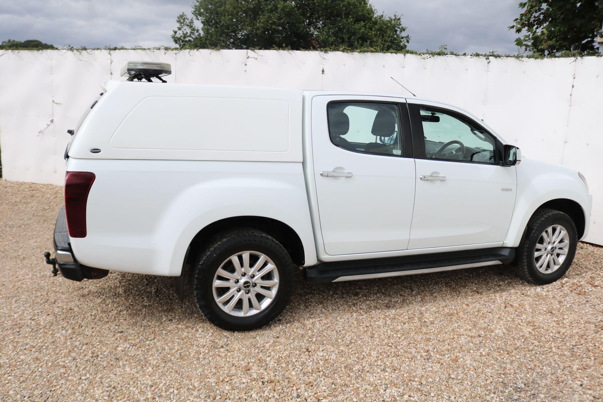 Isuzu D-Max view 23