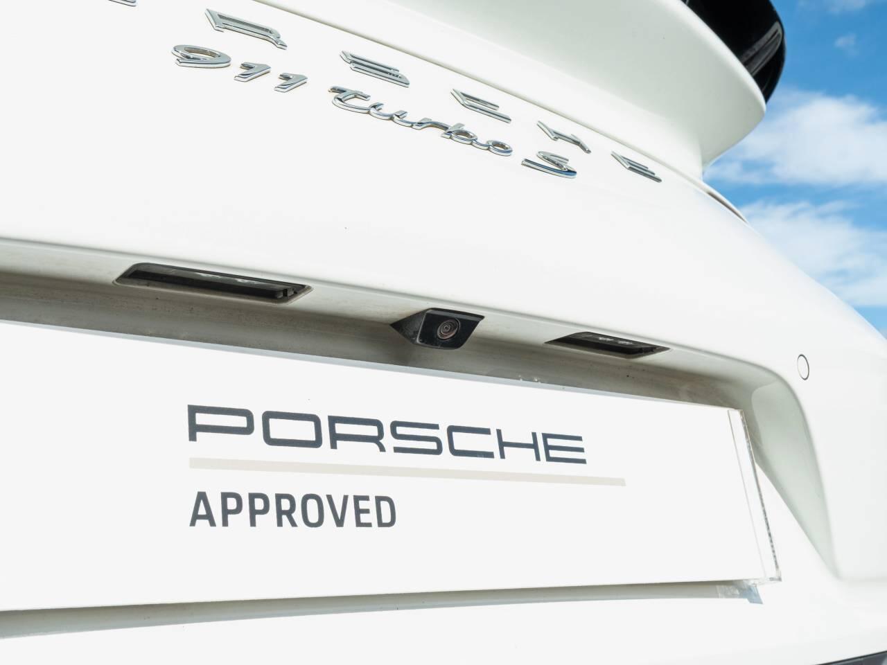 Porsche 911 view 12