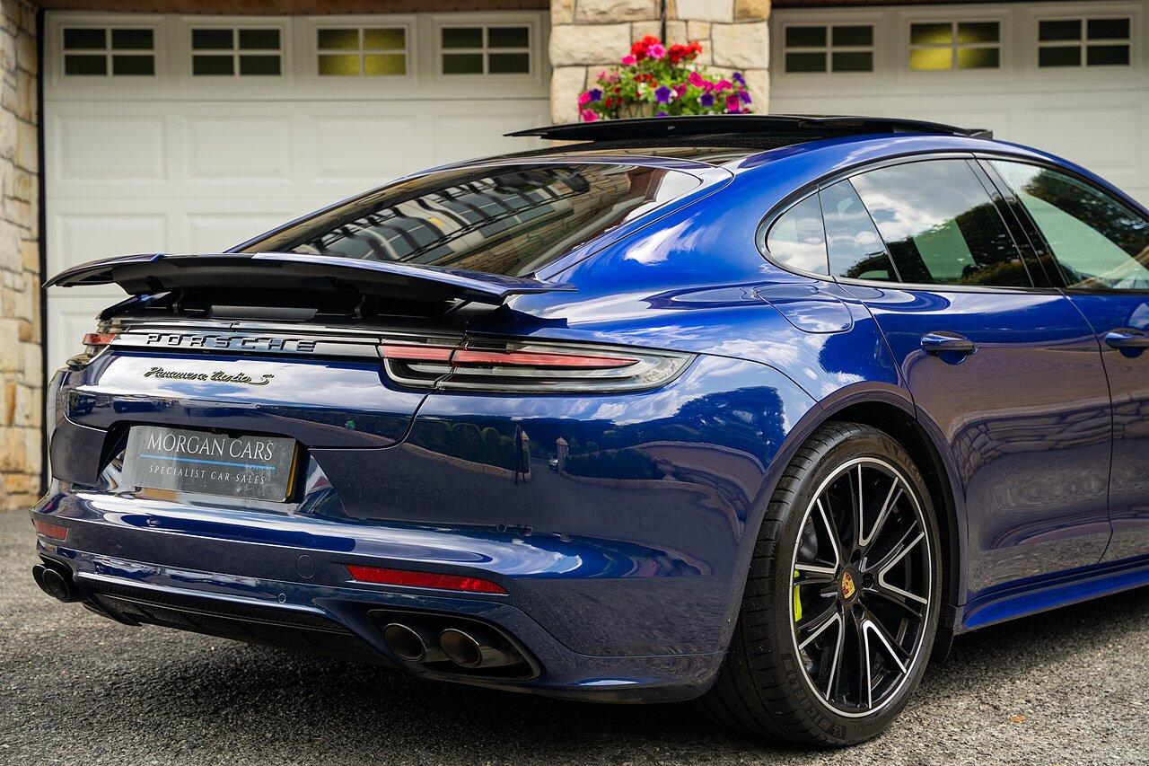 Porsche Panamera view 16