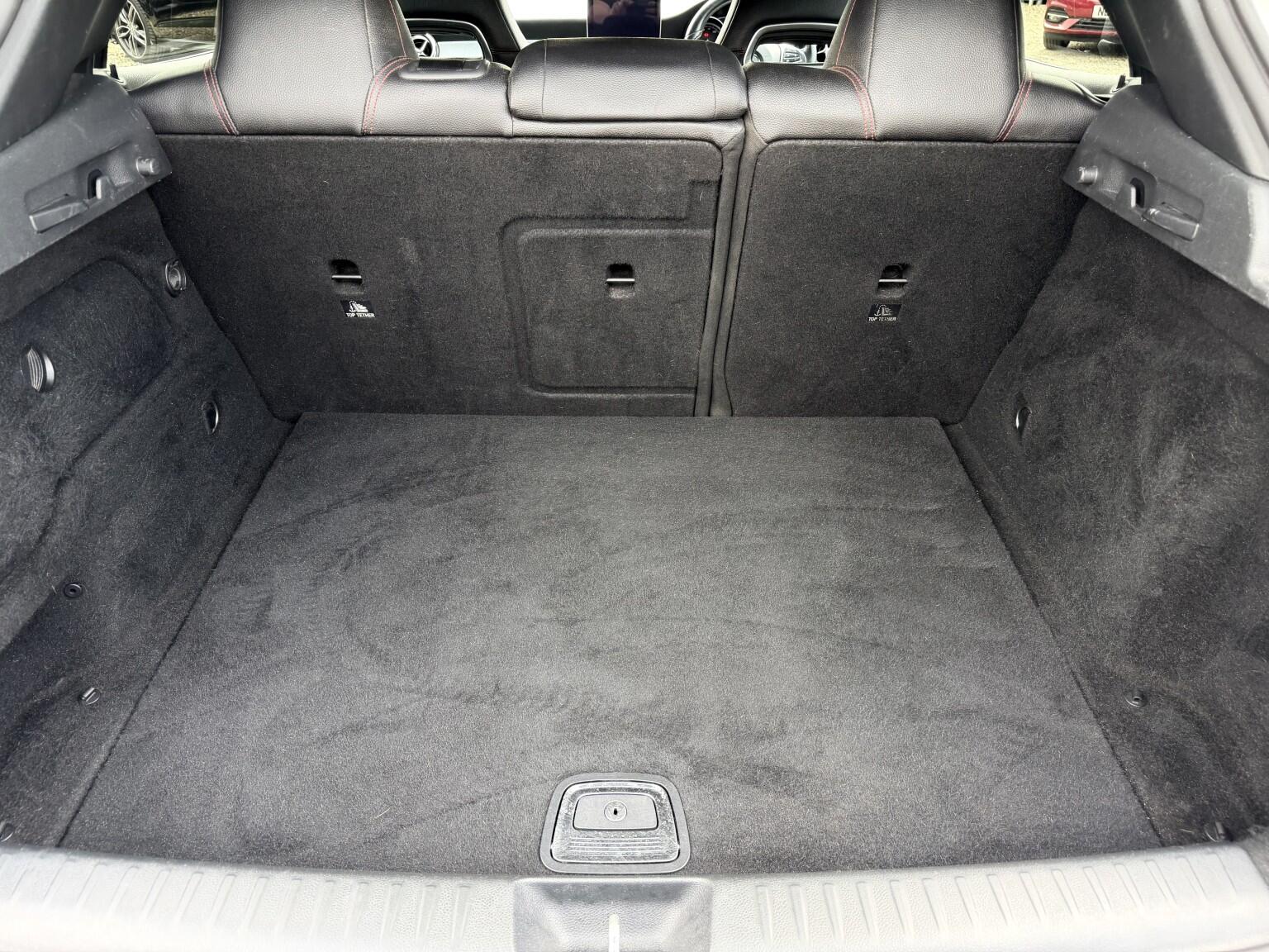 Mercedes-Benz Gla view 28