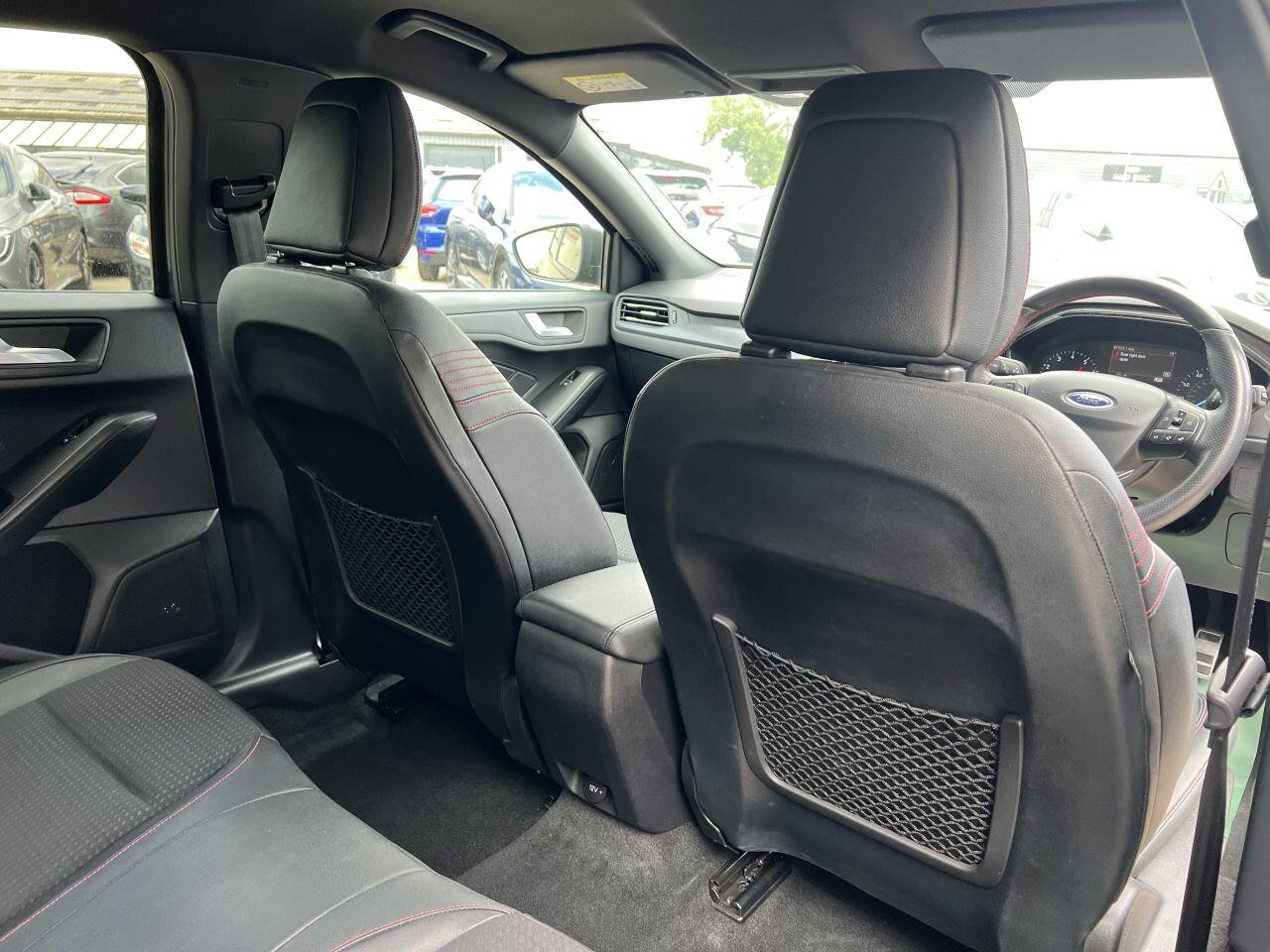 Ford Focus view 19