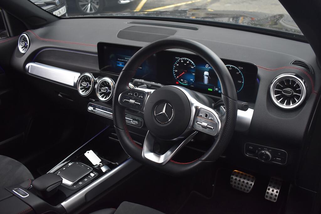 Mercedes-Benz 300 view 10
