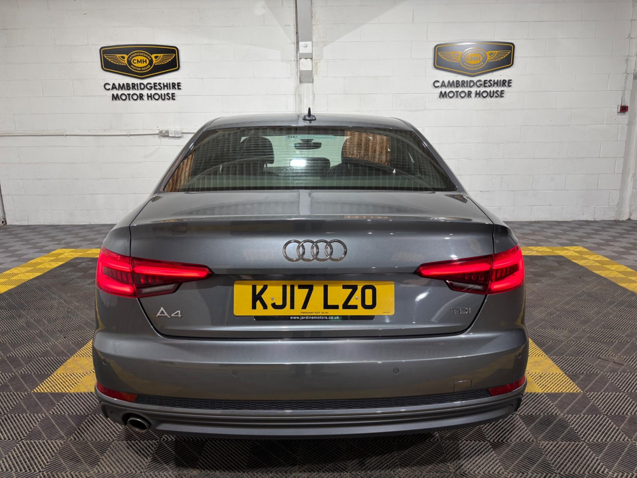 Audi A4 view 12