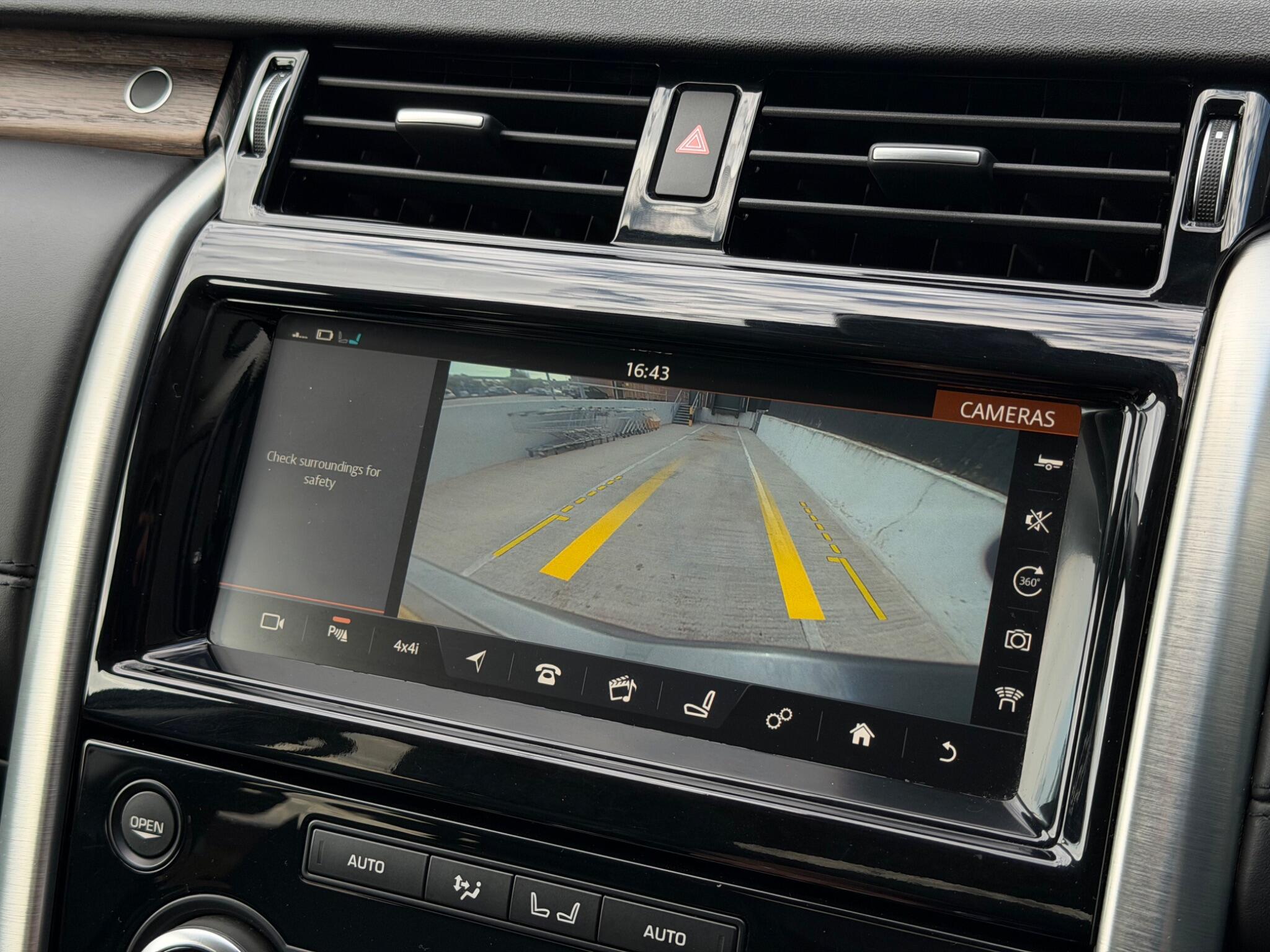 Land Rover Discovery view 34