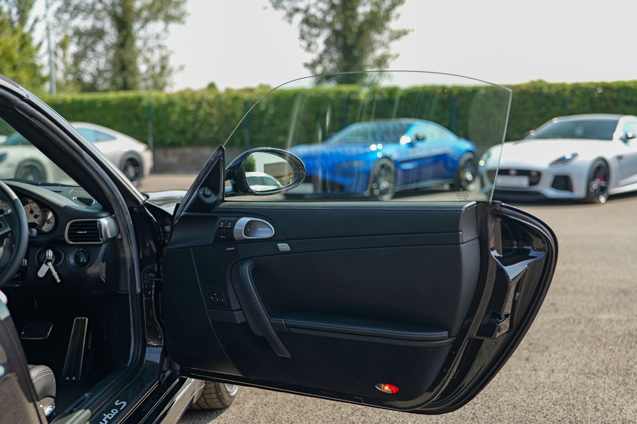 Porsche 911 view 23