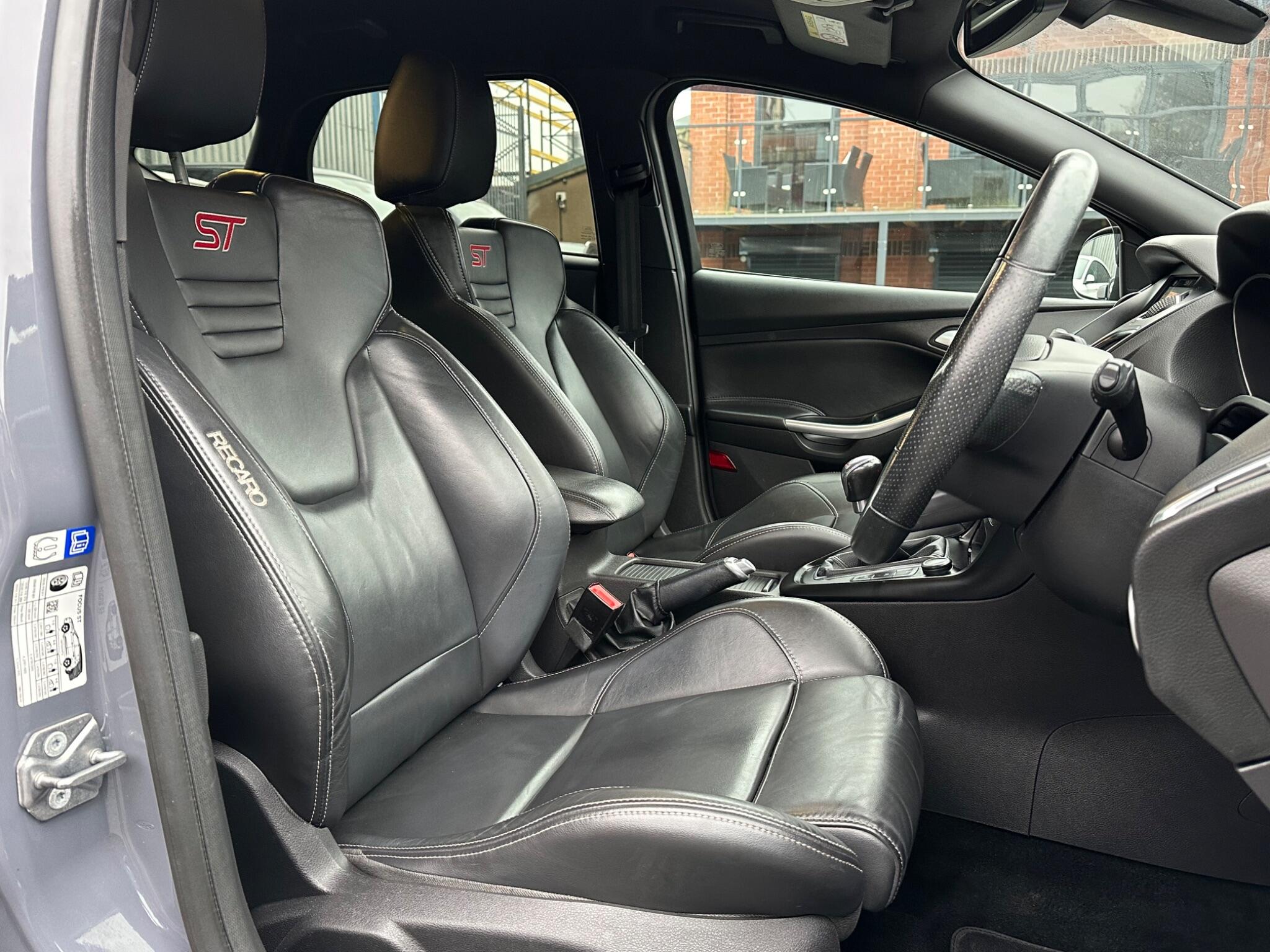 Ford Focus view 11