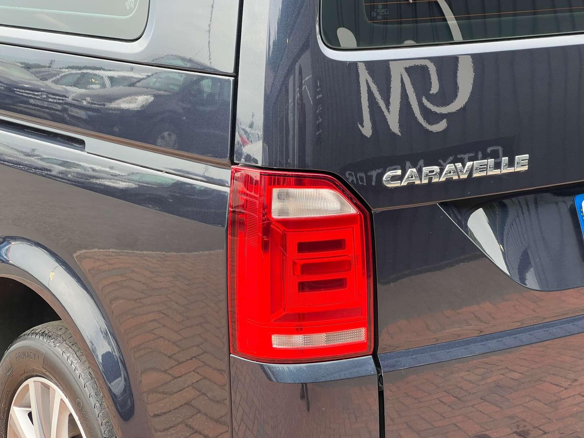 Volkswagen Caravelle view 12