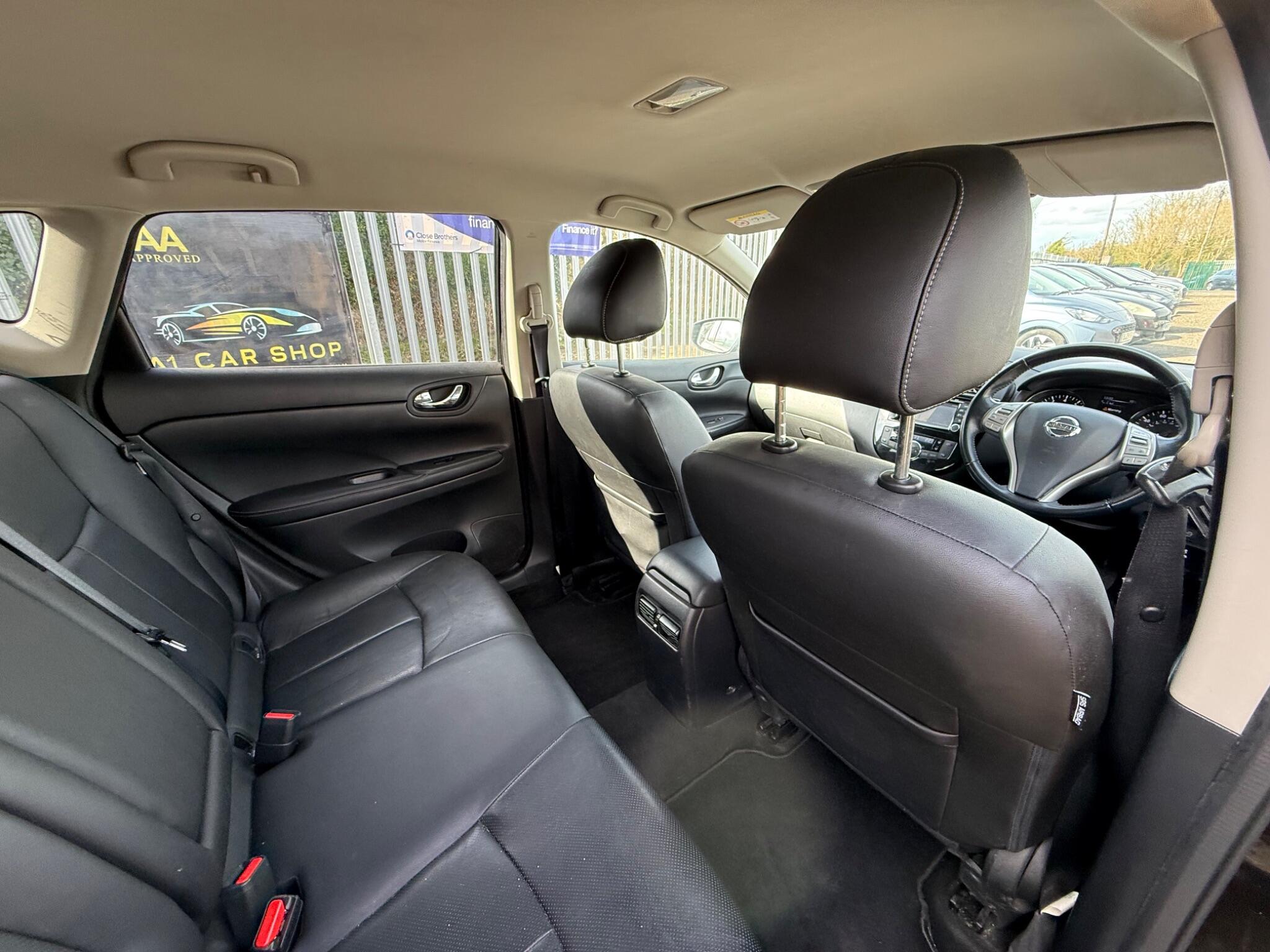 2016 Nissan Pulsar image 26