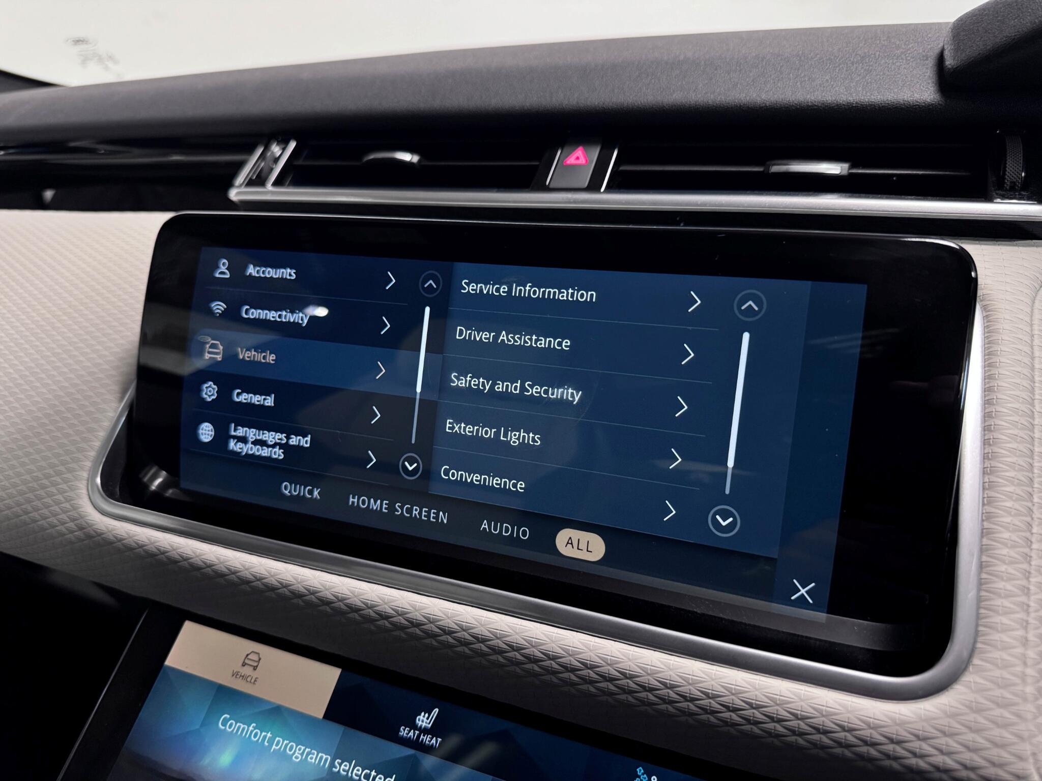 Land Rover Range Rover Velar view 53