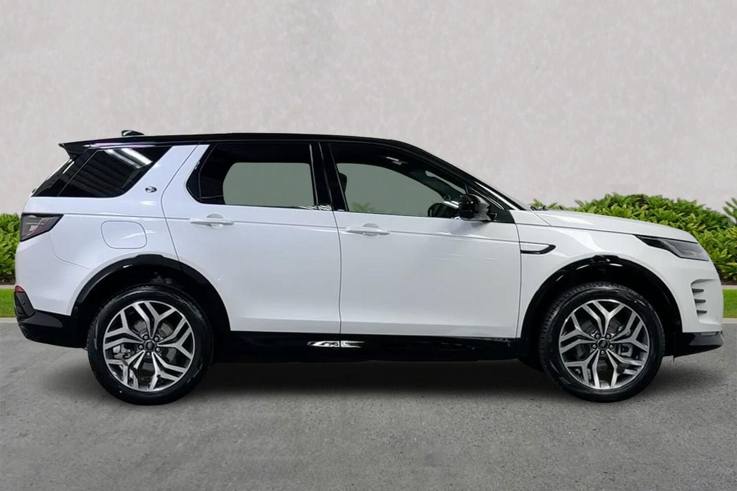 Land Rover Discovery Sport view 3