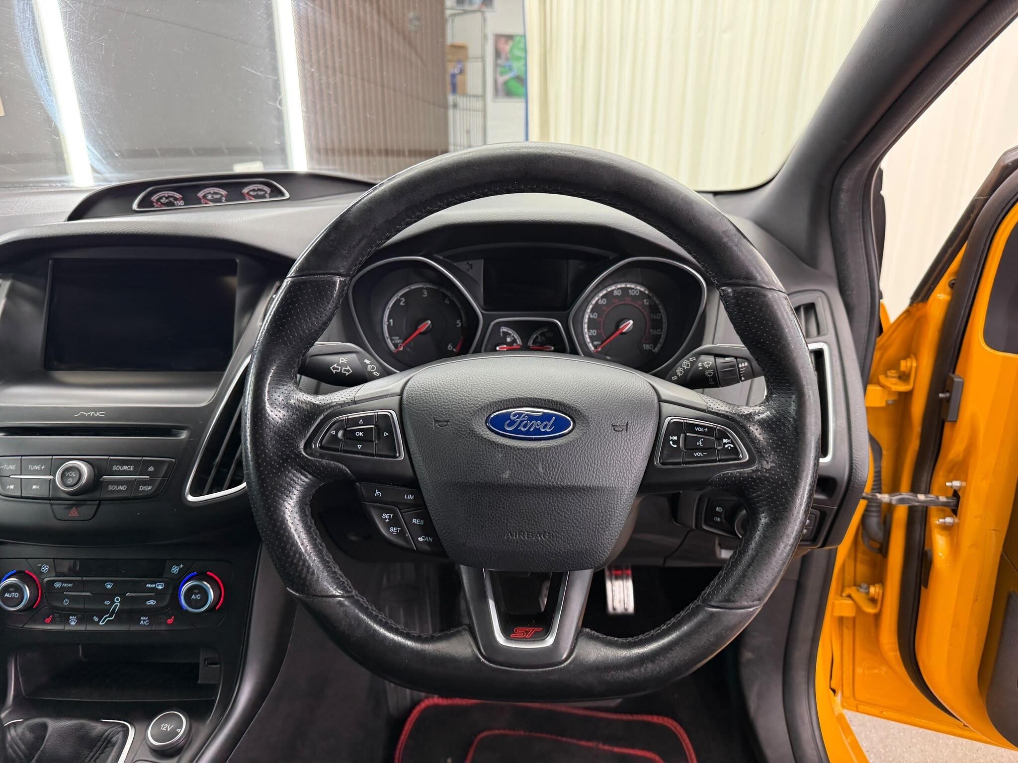 Ford Focus view 32