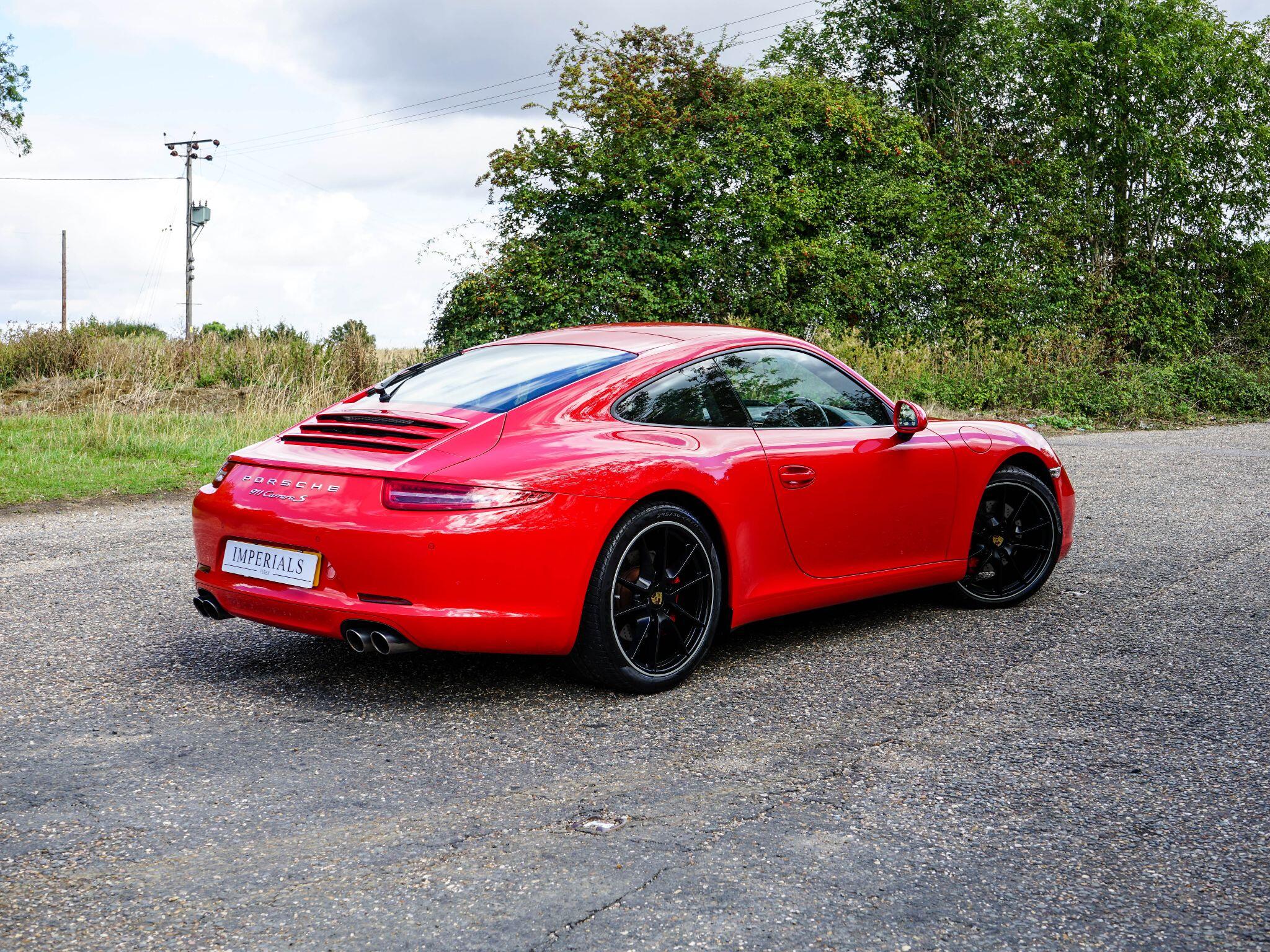 Porsche 911 view 4