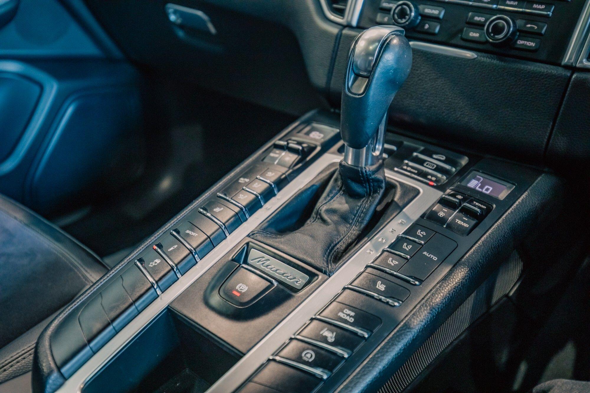 Porsche Macan view 19