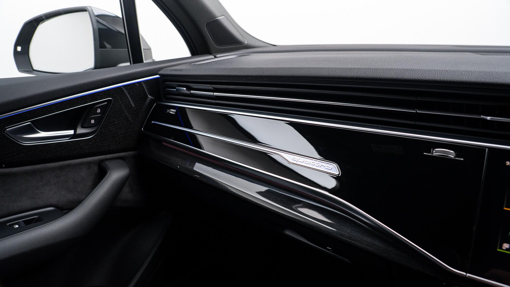 Audi SQ7 view 46