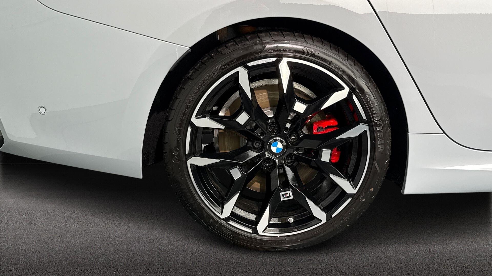 BMW 3 Series view 14