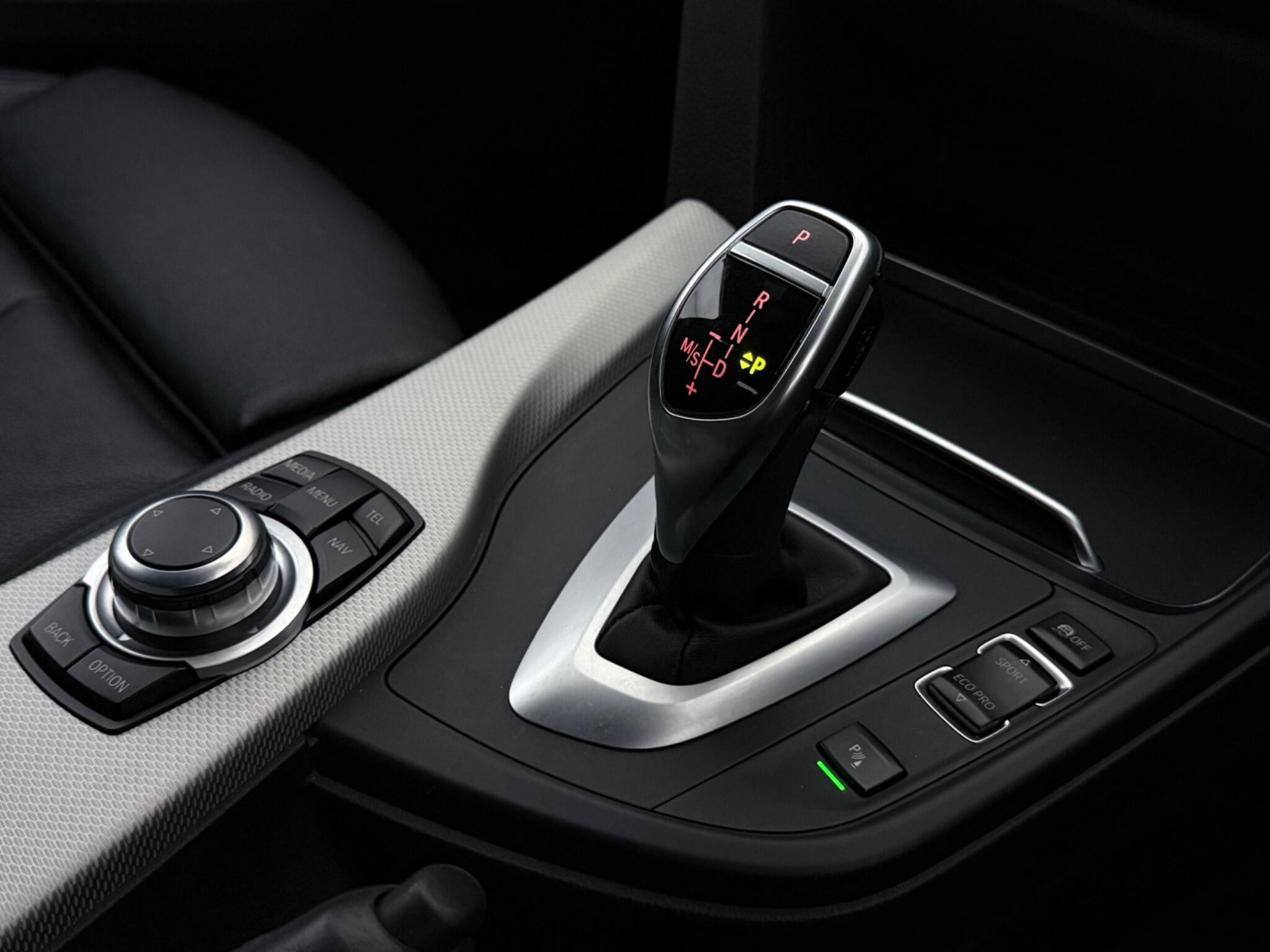 BMW 3 Series view 24