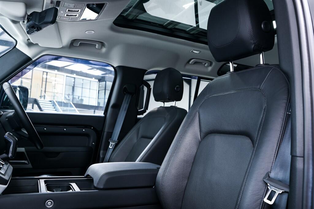 Land Rover Defender view 18