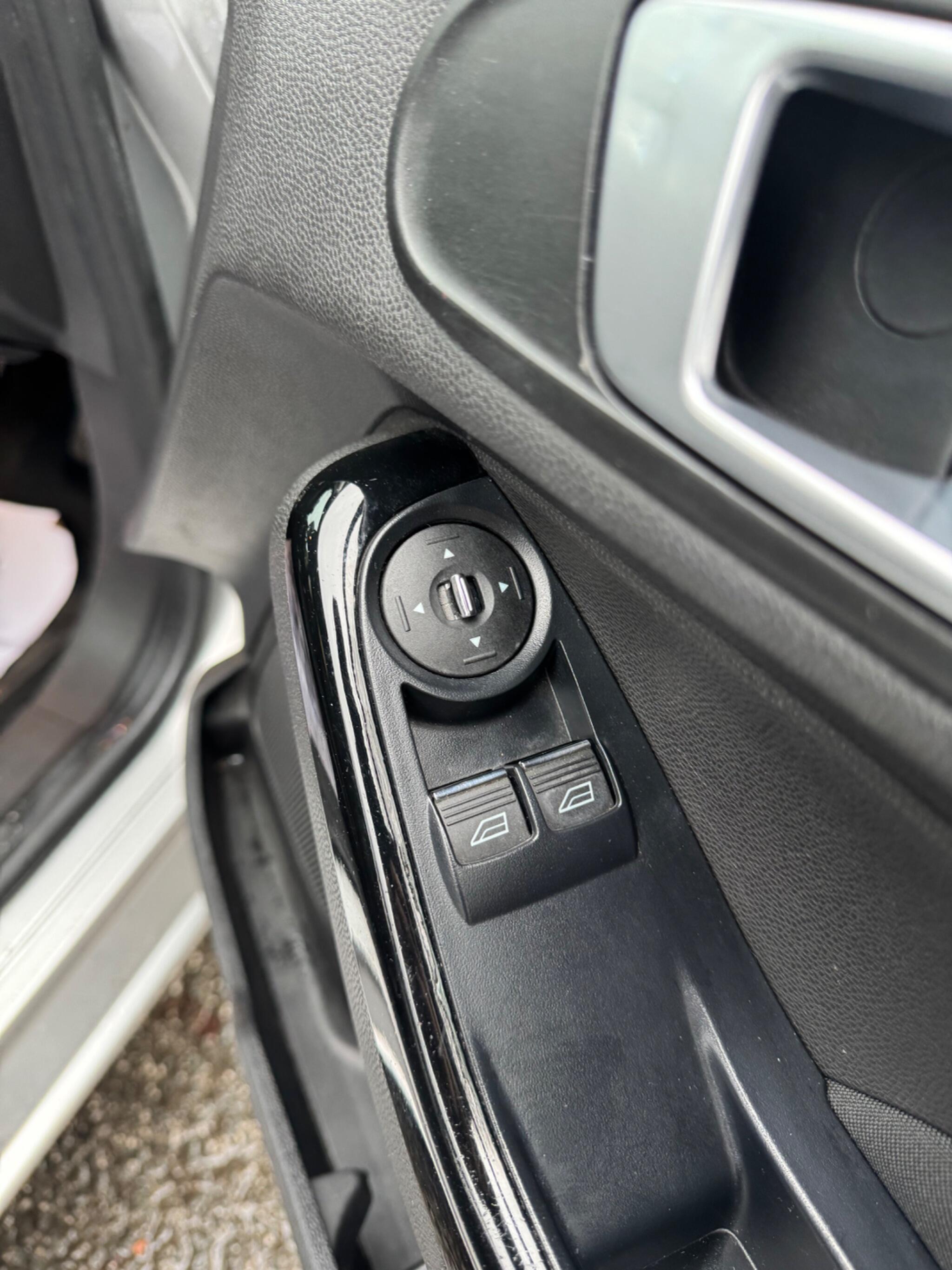 2014 Ford Fiesta 1.5 TDCi Zetec Euro 5 5dr image 46