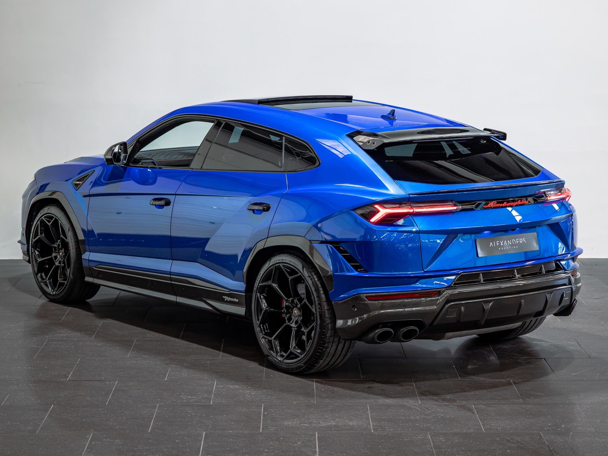 Lamborghini Urus view 5