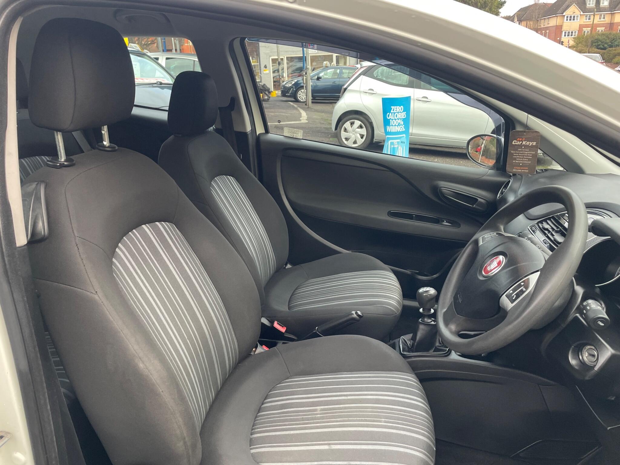 2011 Fiat Punto Evo image 25