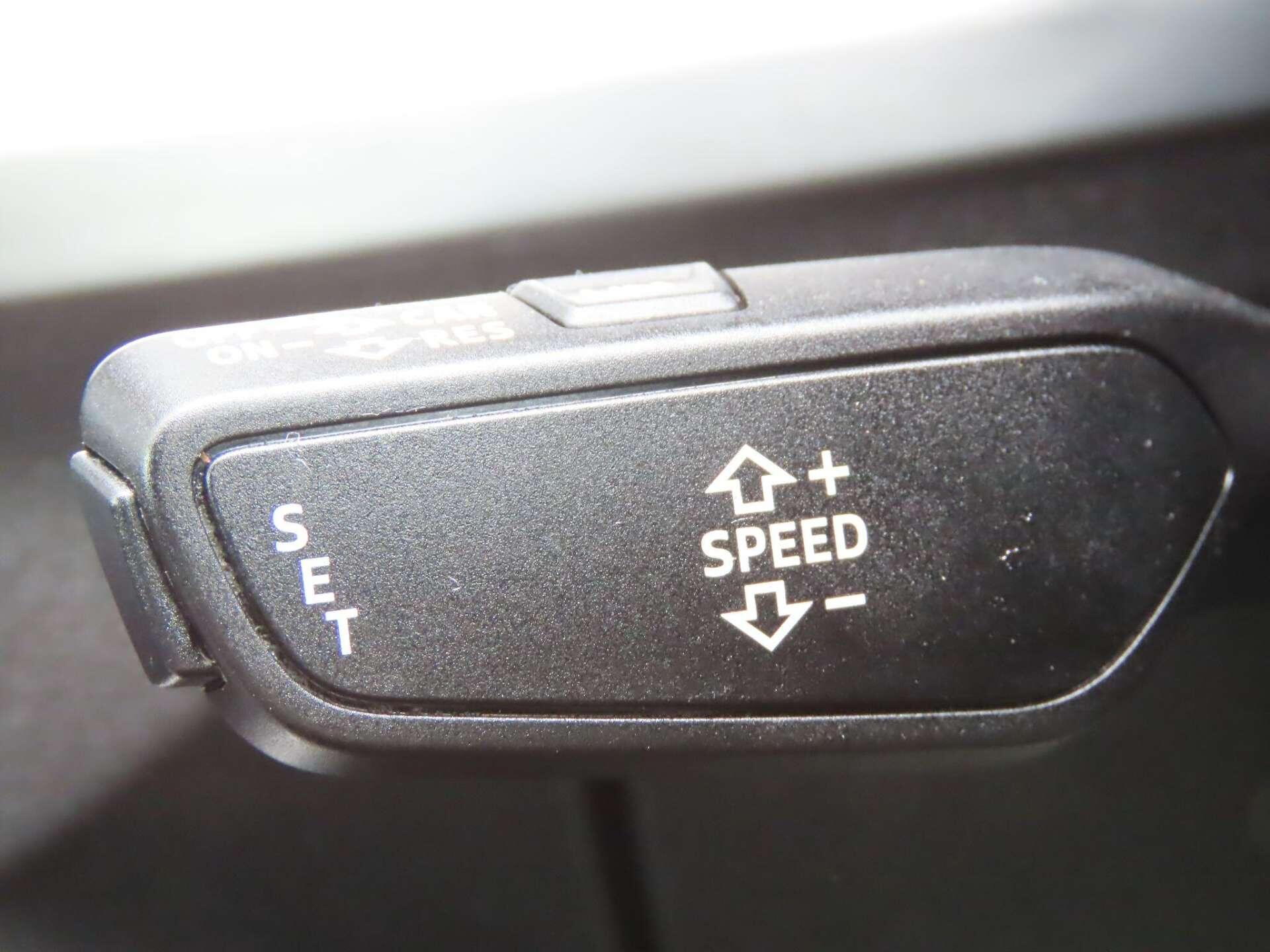 Audi Q2 view 12