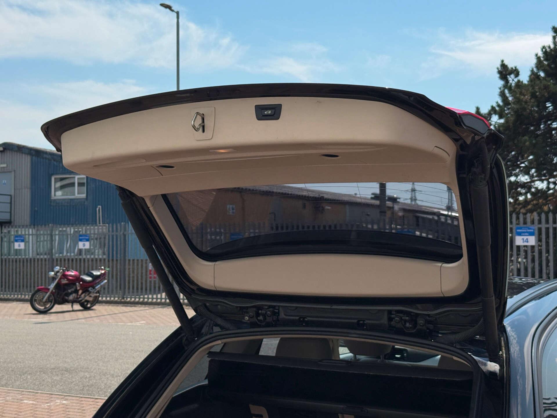 BMW 3 Series view 31
