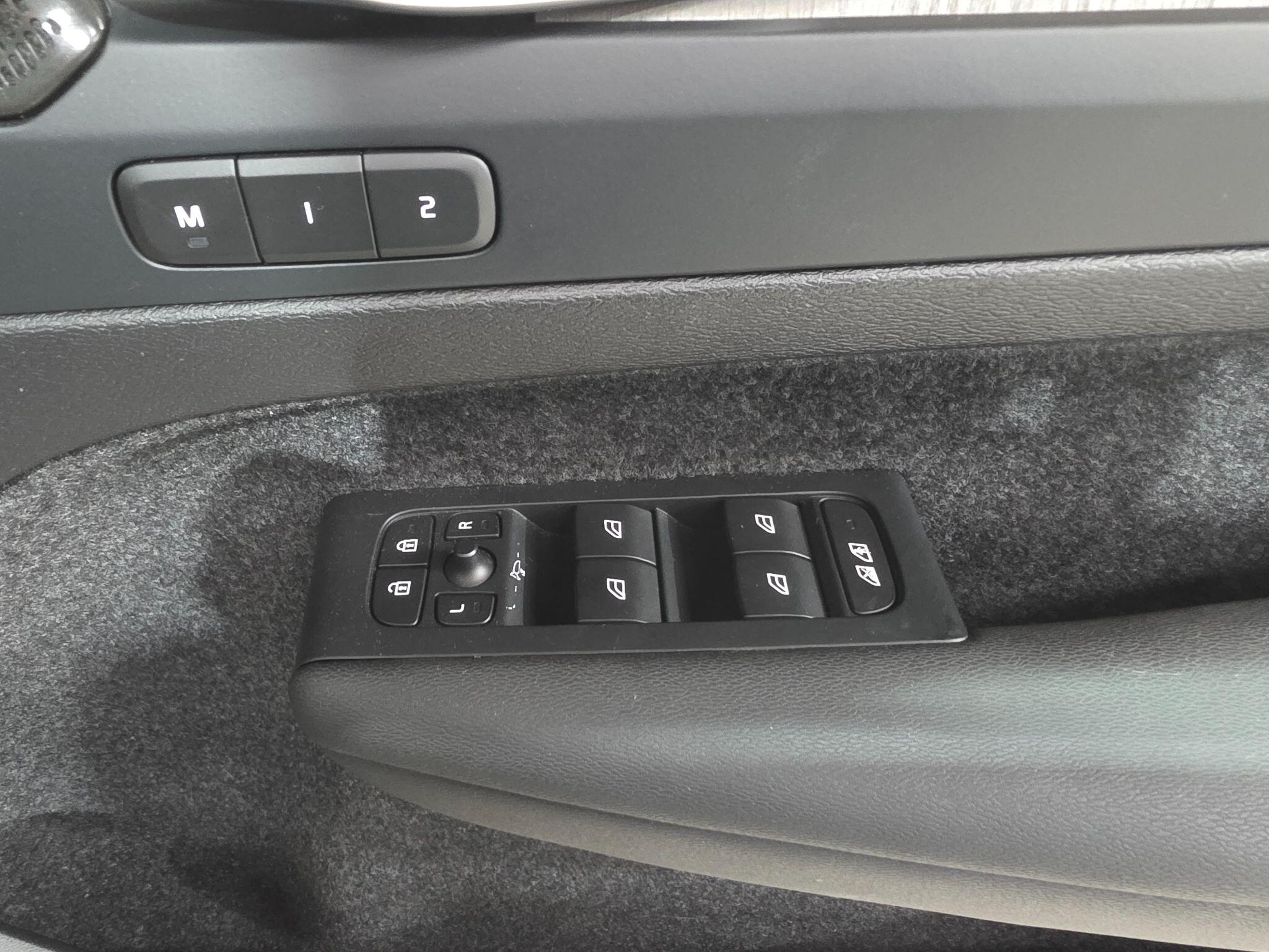 Volvo XC40 view 18
