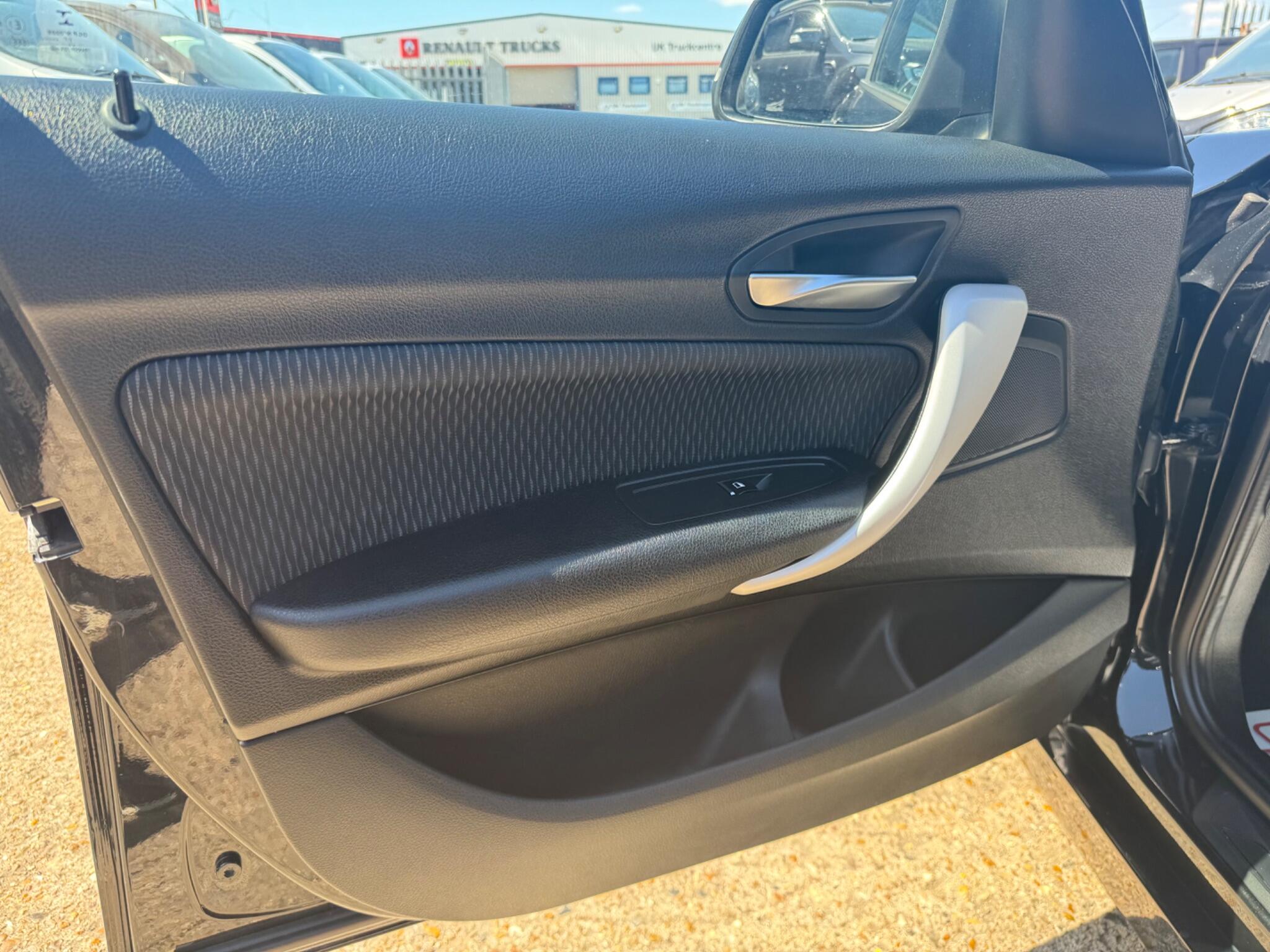 BMW 1 Series view 32