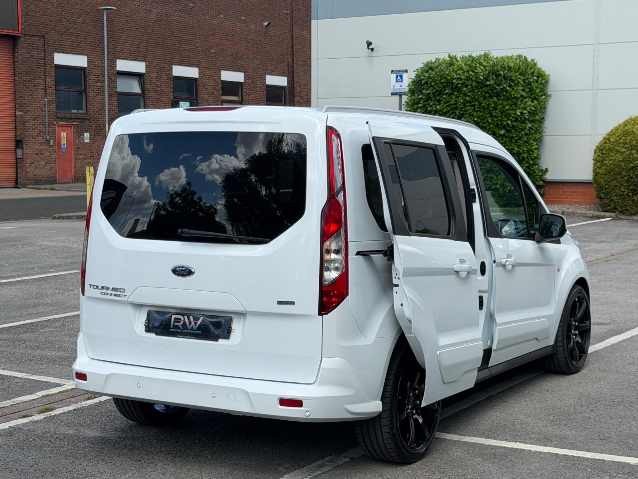 Ford Tourneo Connect view 31