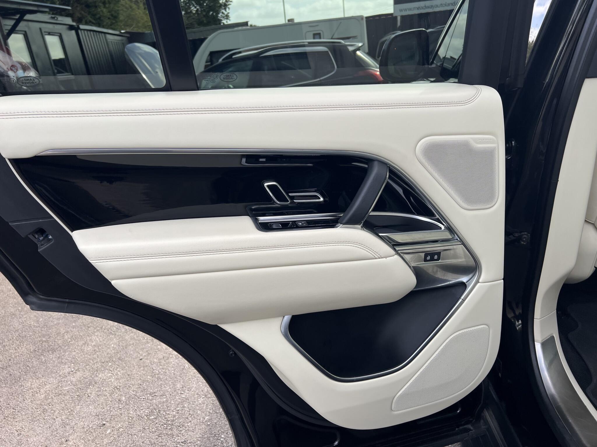 Land Rover Range Rover view 16