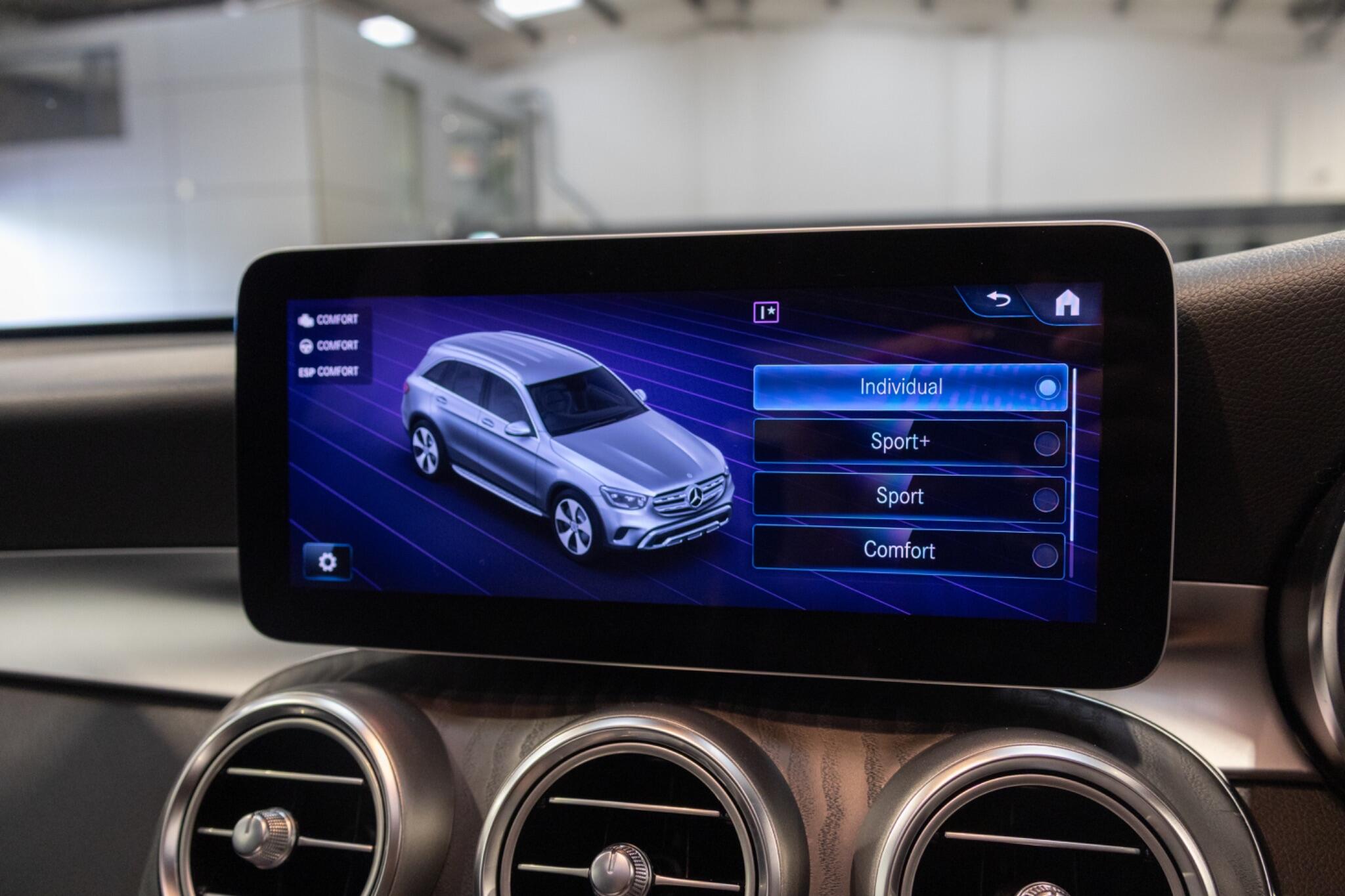 Mercedes-Benz GLC view 30