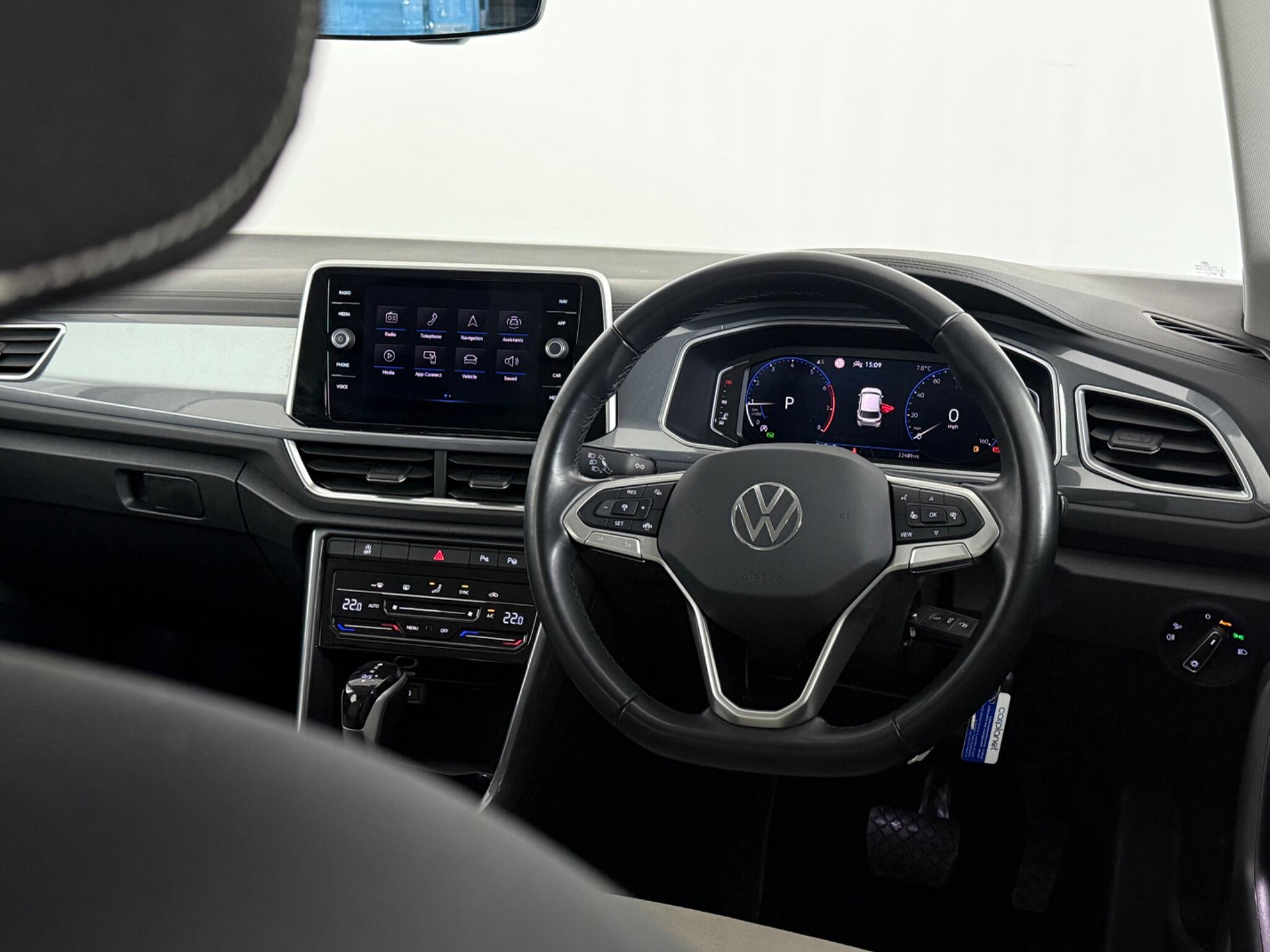 Volkswagen T-Roc view 15