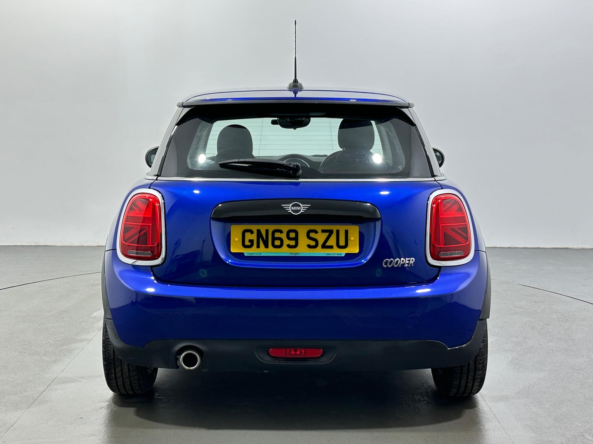 Mini Hatch view 7