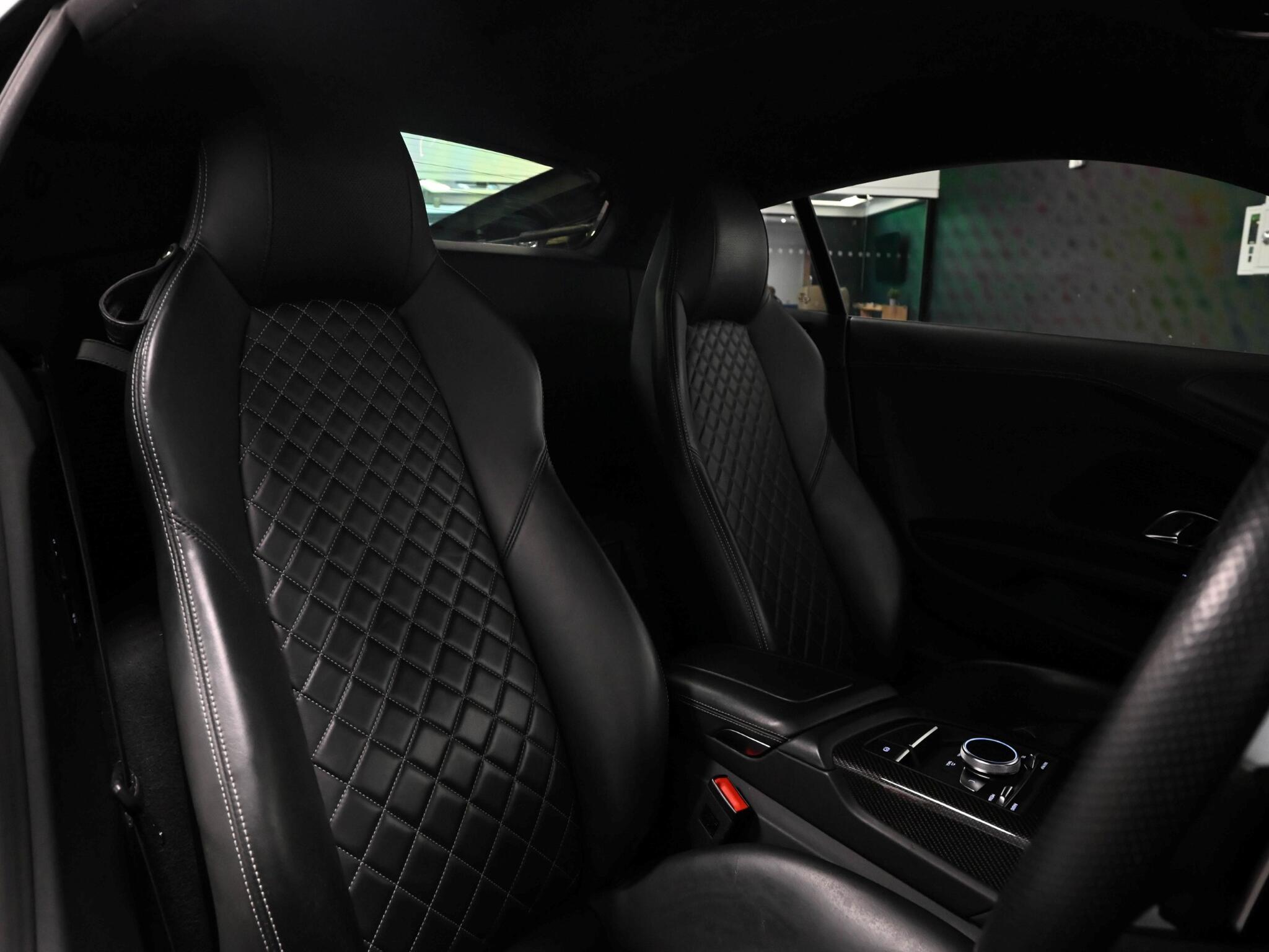 Audi R8 view 28