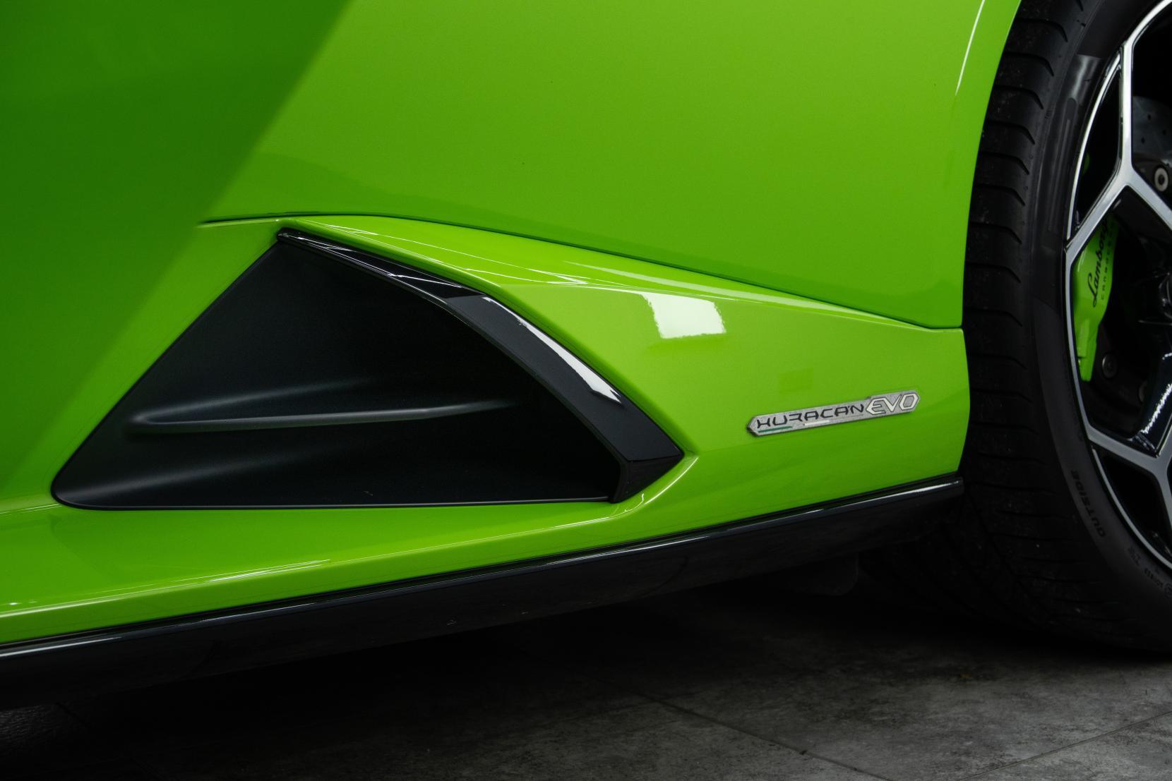 Lamborghini Huracan view 28