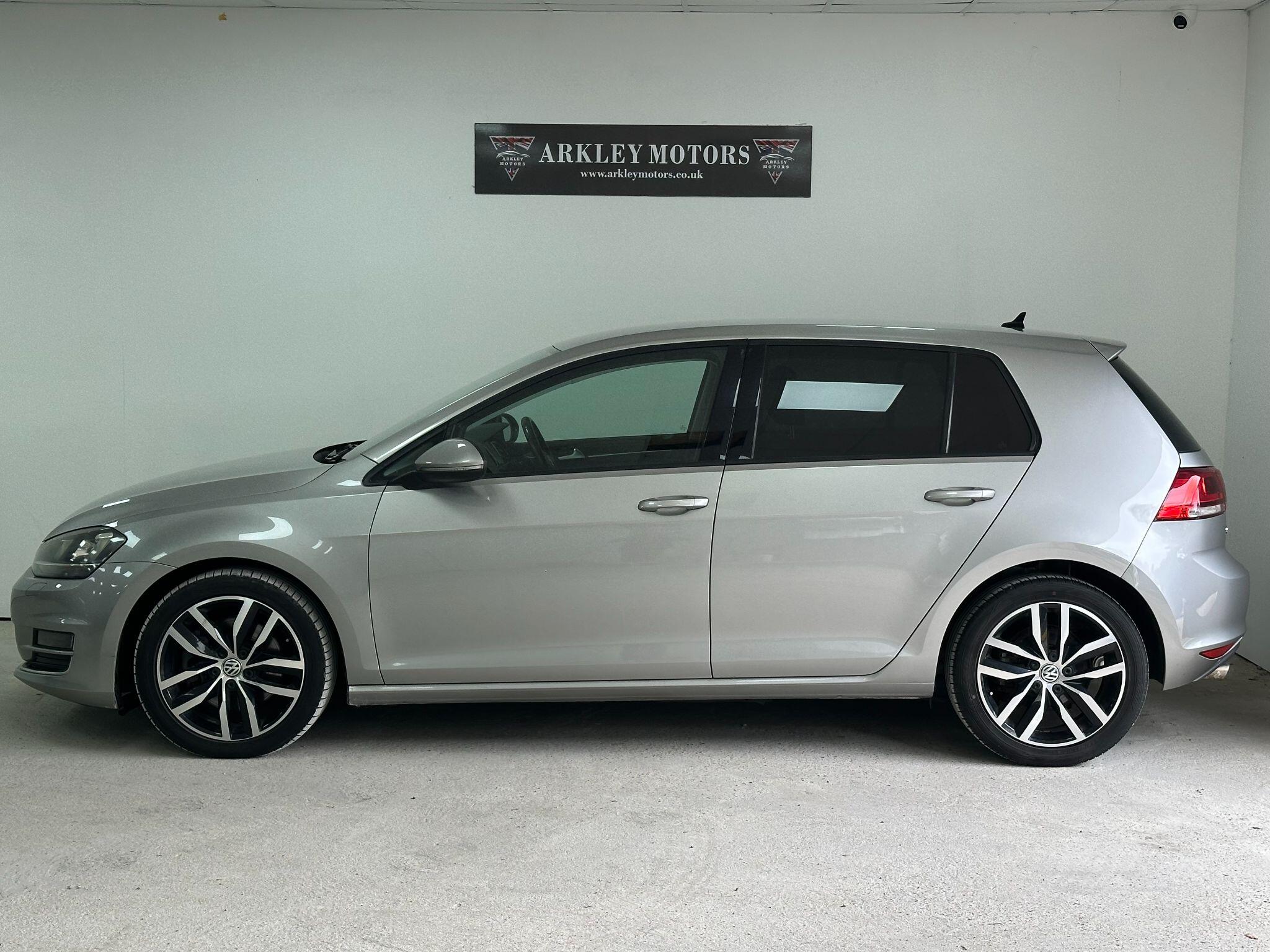 2014 Volkswagen Golf image 9