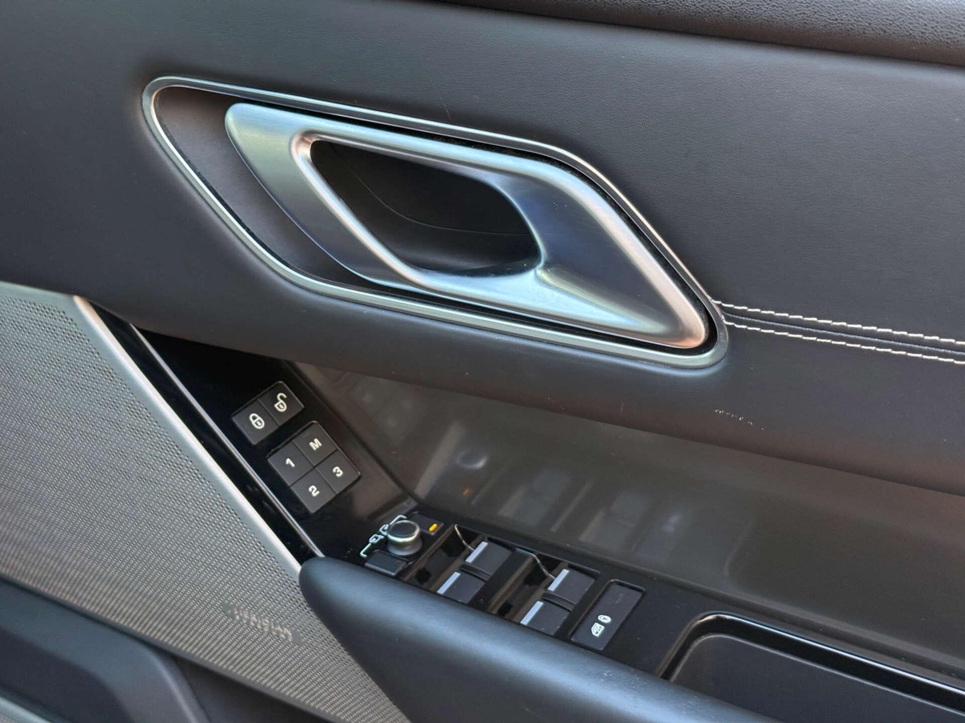 Land Rover Range Rover Velar view 28