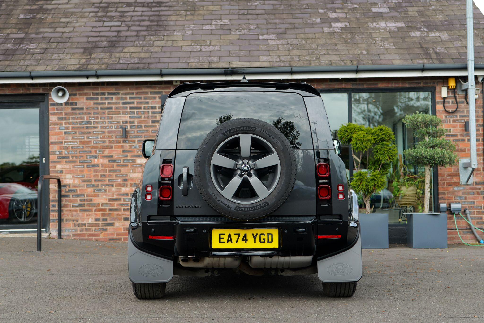 Land Rover Defender 90 view 5