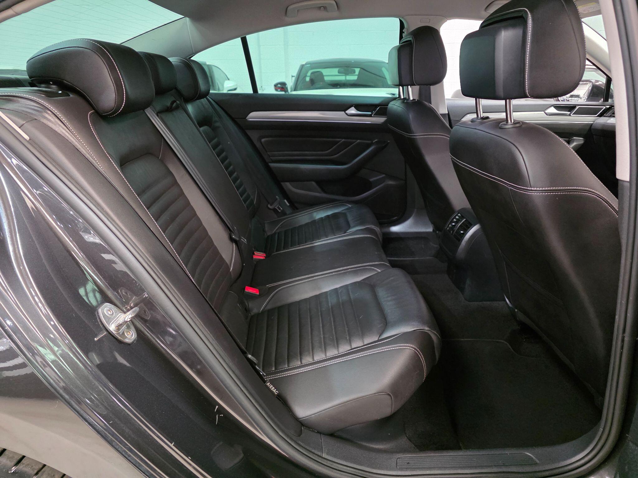 Volkswagen Passat view 24
