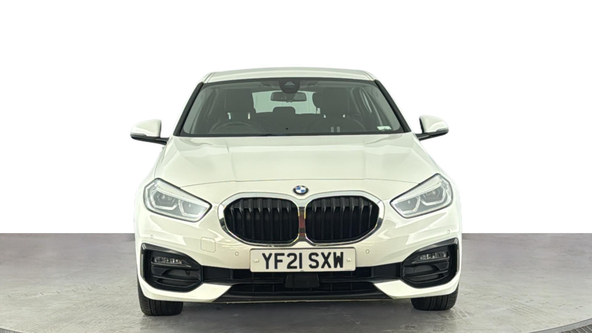 BMW 1 Series view 8