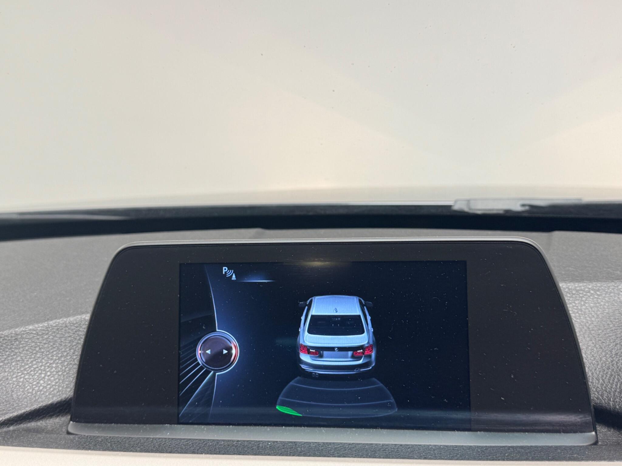 BMW 3 Series view 23