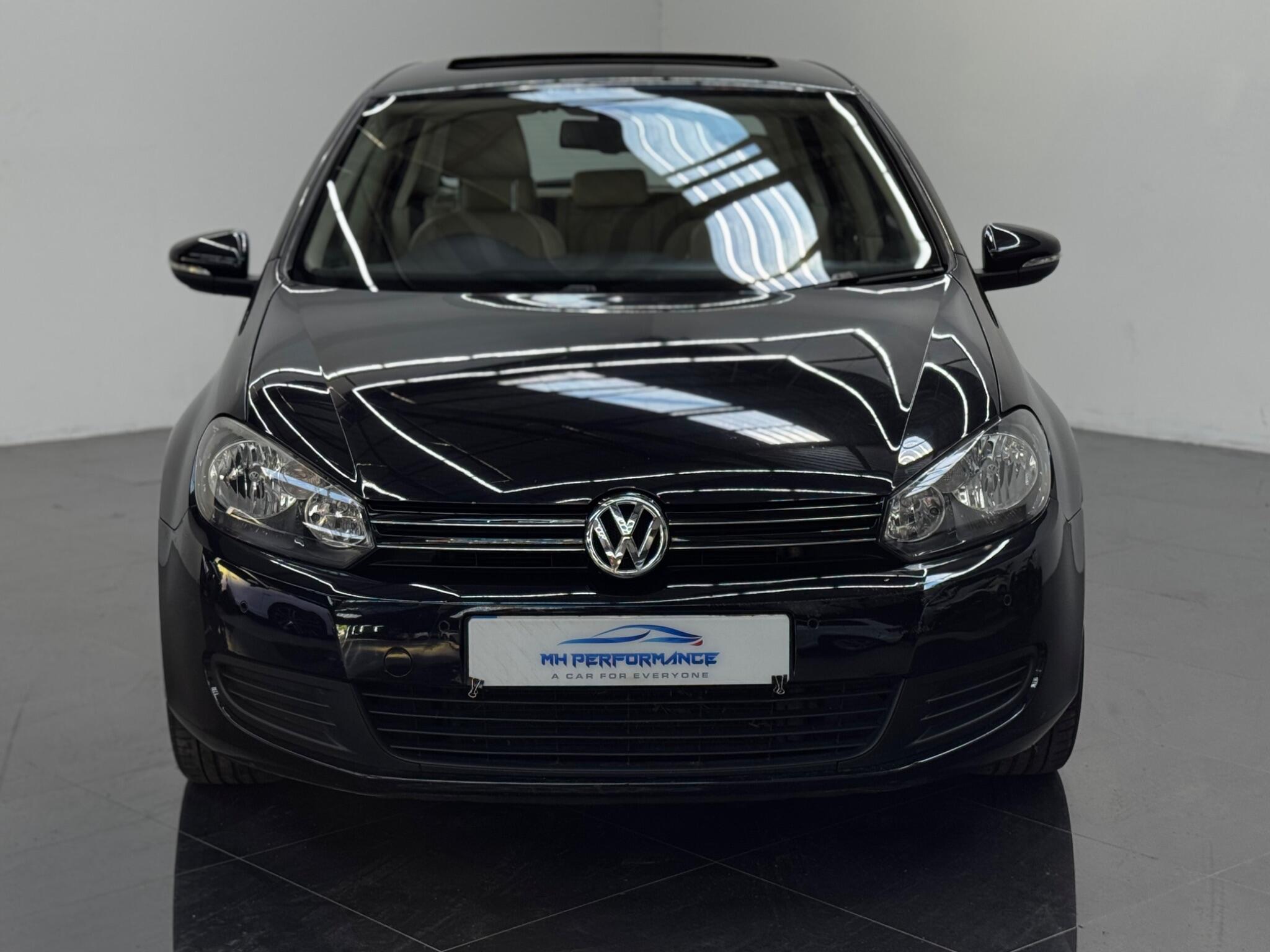 Volkswagen Golf view 2