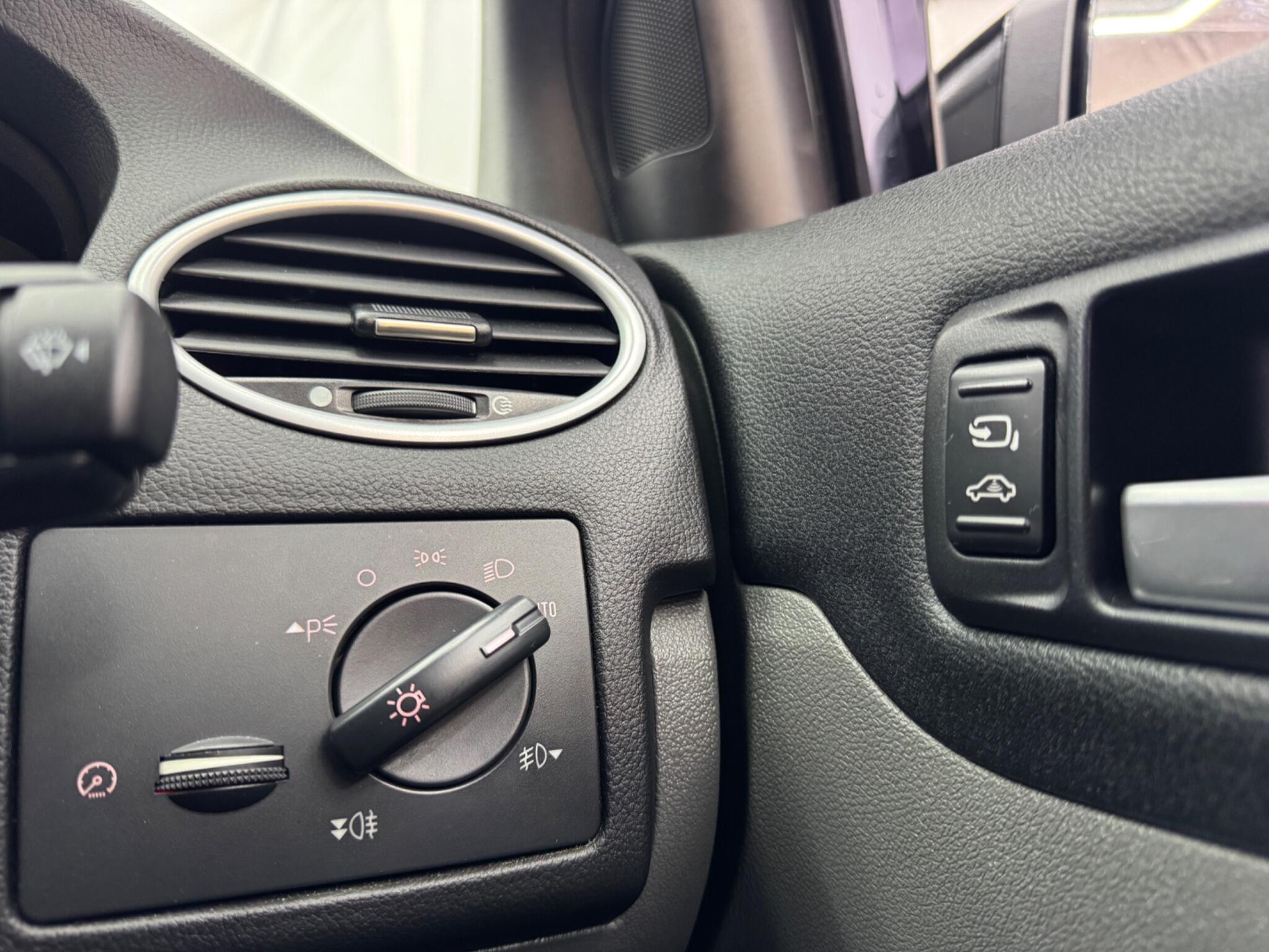 Ford Focus view 34
